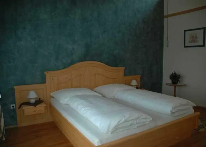 بيت خشبي Weingut Schatz *