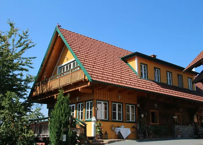 Weingut Schatz Lodge *